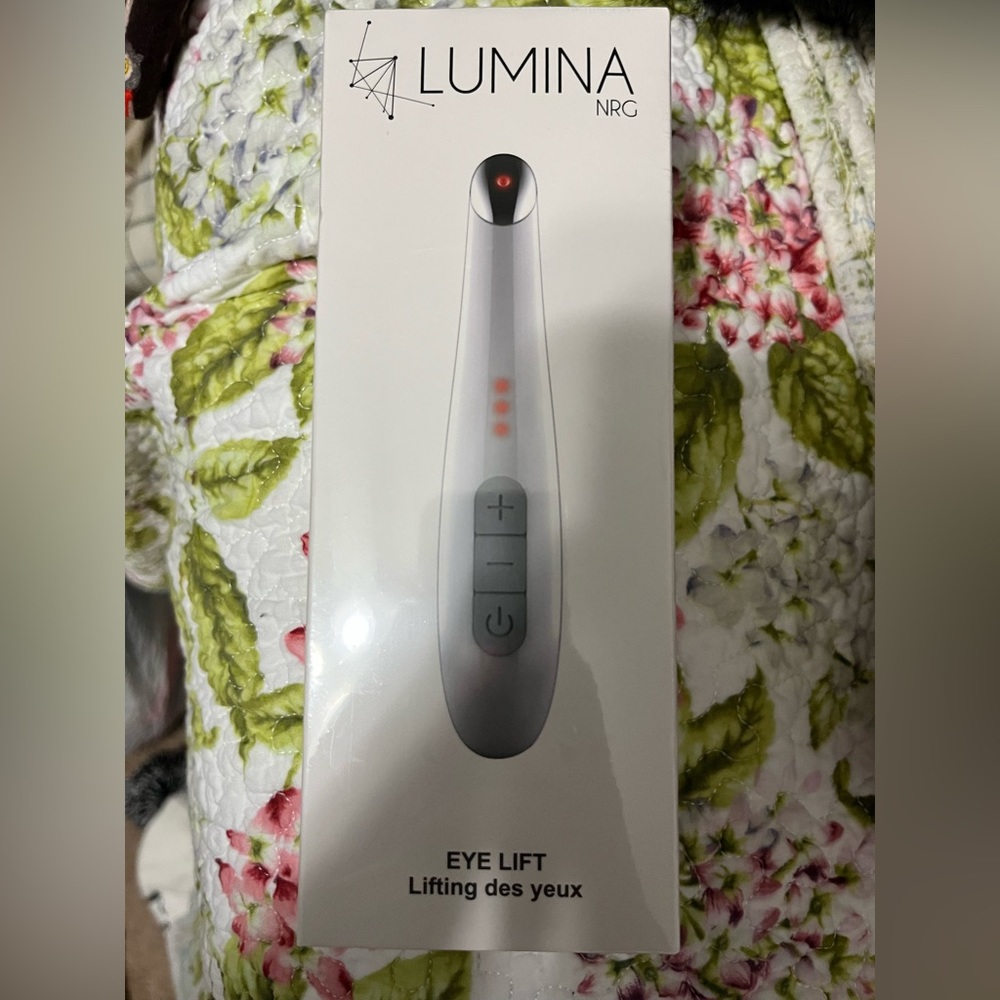 Lumina eye lift device